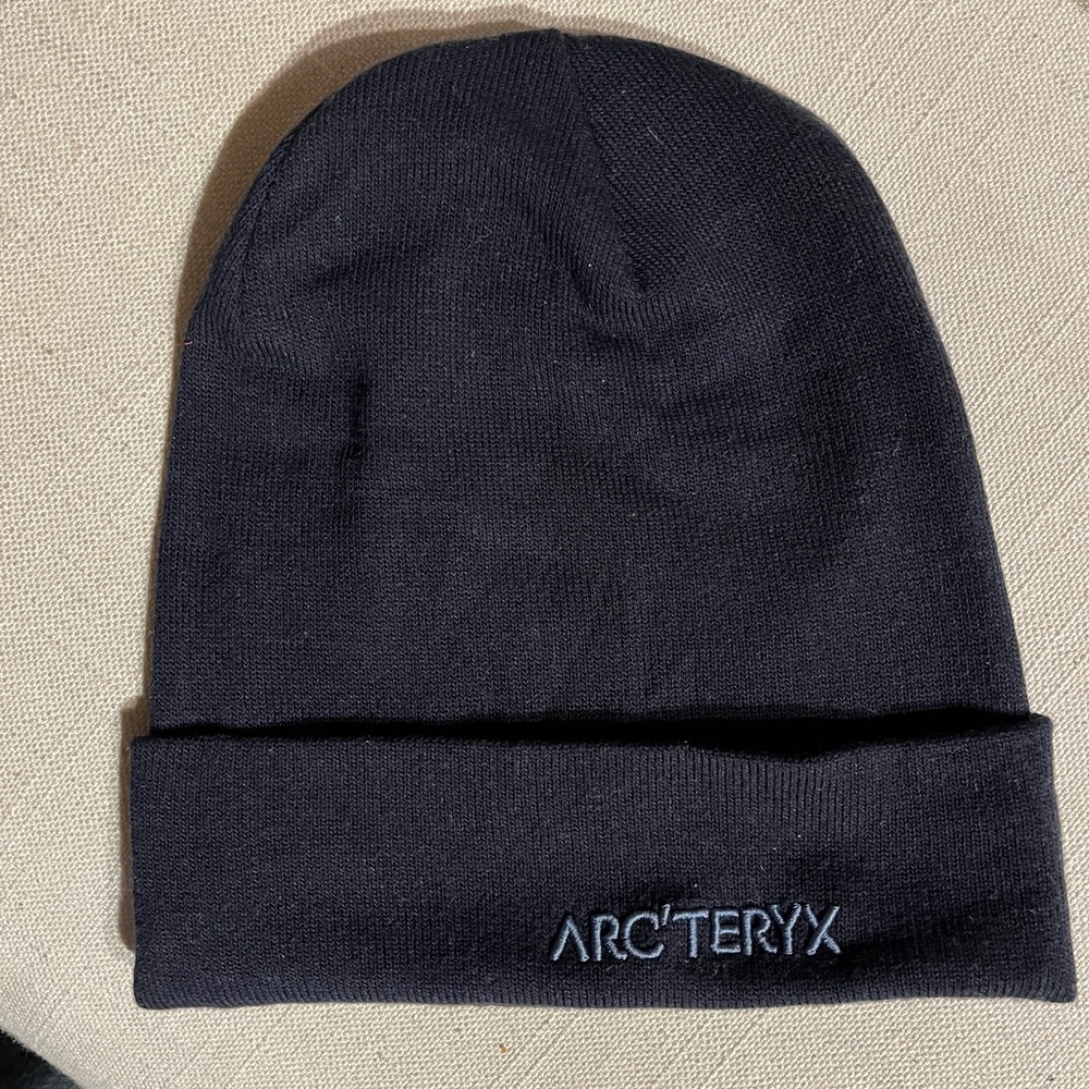 Arc’teryx word toque